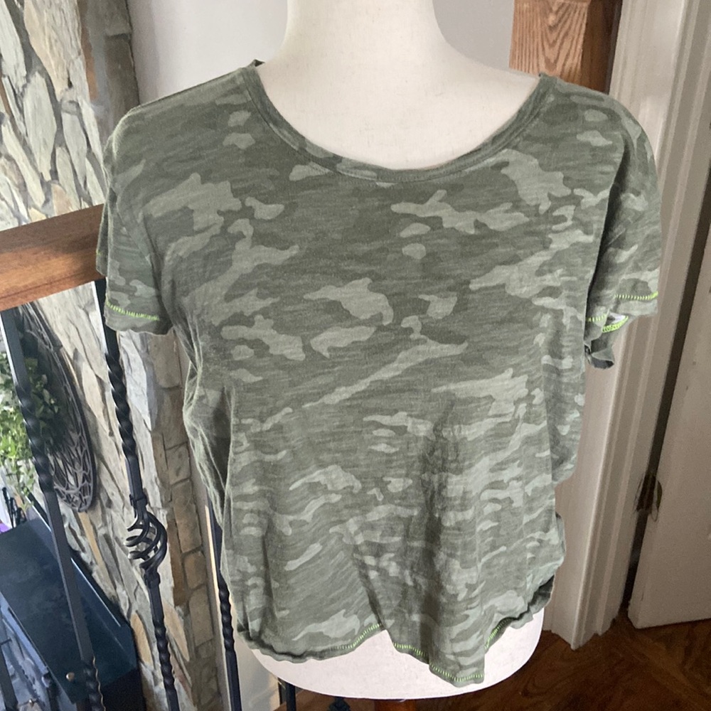 Vineyard vines T-shirt! XS!